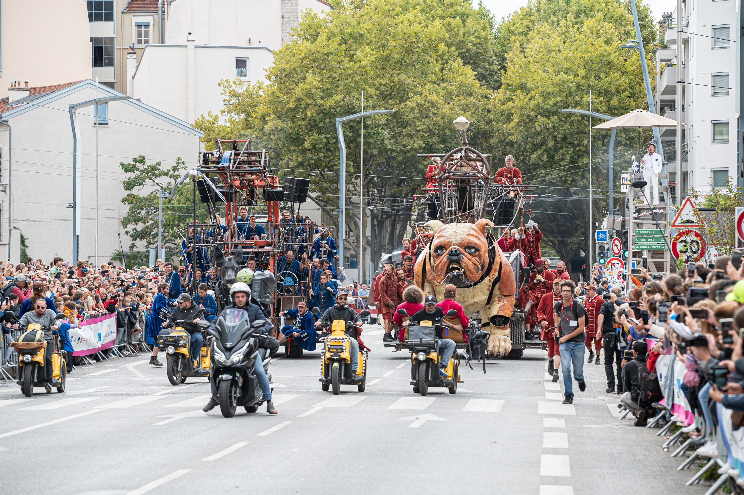 The Bull Machin of Villeurbanne : Royal de Luxe